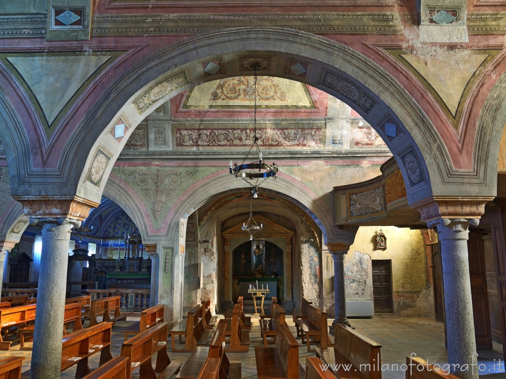 Candelo (Biella) - Colonne e archi nella Chiesa di Santa Maria Maggiore